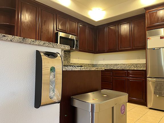 4th image of 1371 Westbury Dr