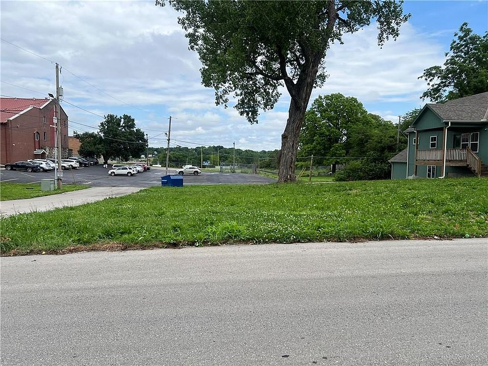 1st image of 740 Everett Ave