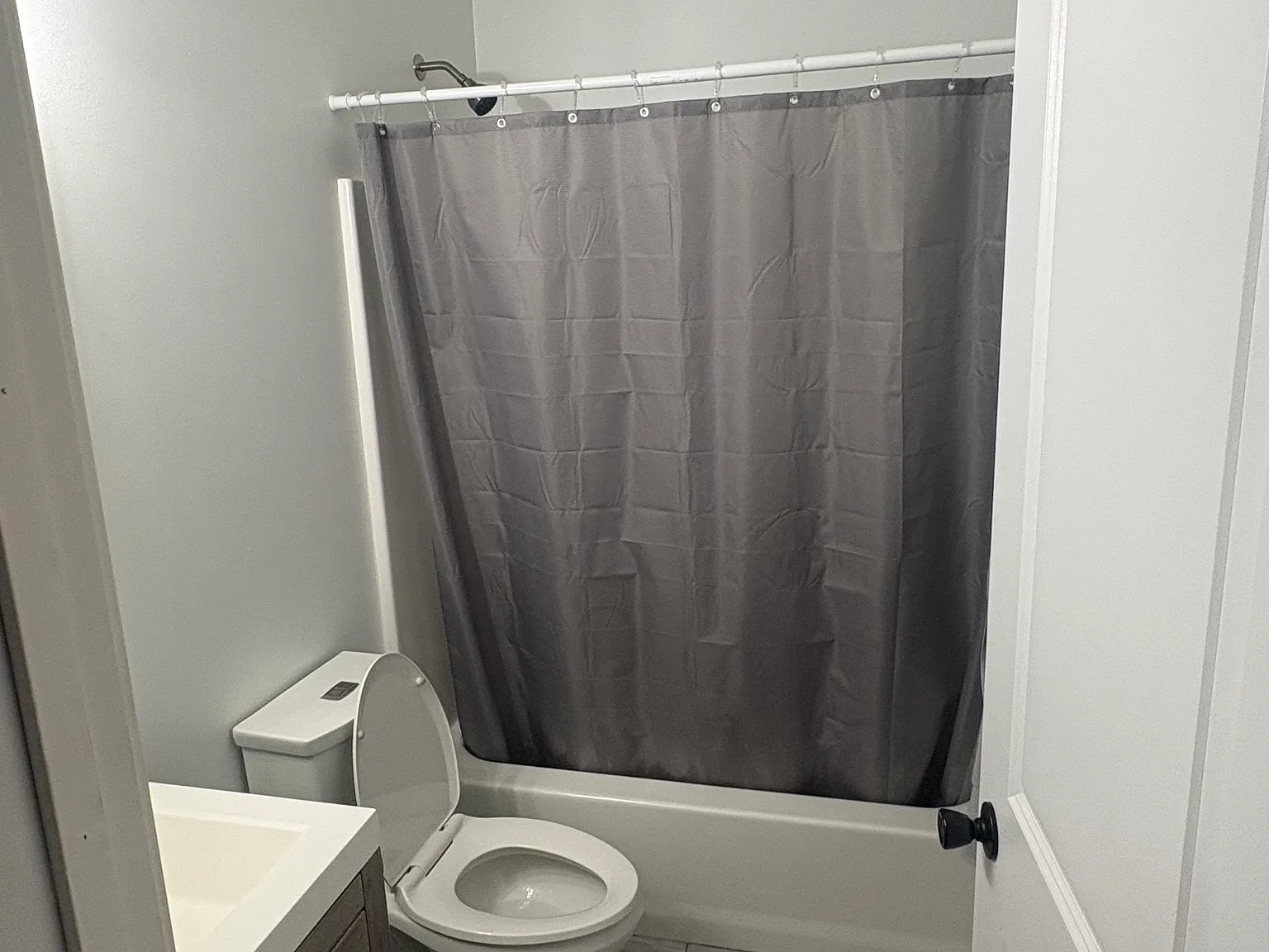 5 bed, 2600 sqft, $3,500 — Photo 2