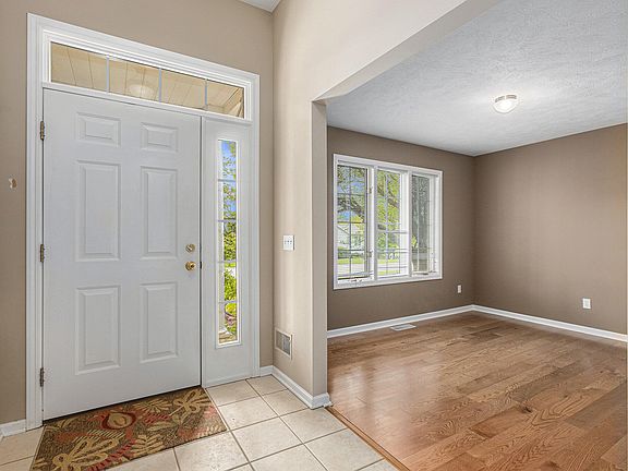 5th image of 2127 Krislin Dr NE