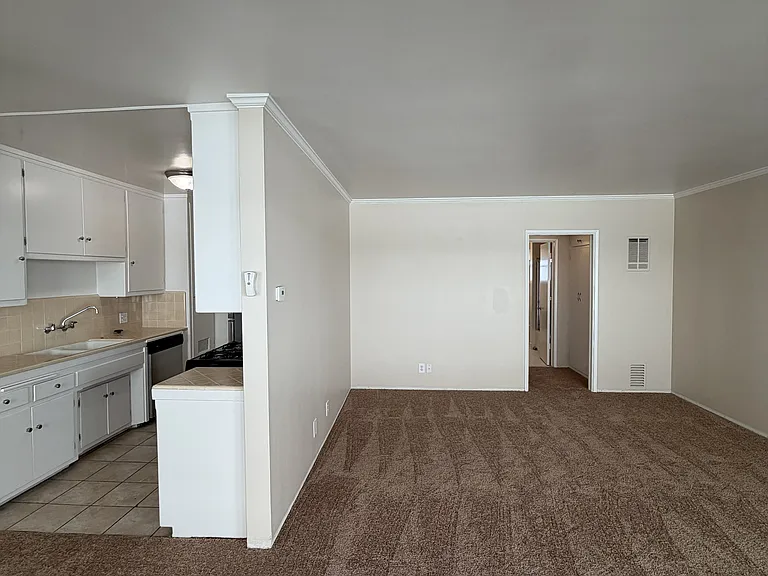 923 2nd St #G — Photo 5
