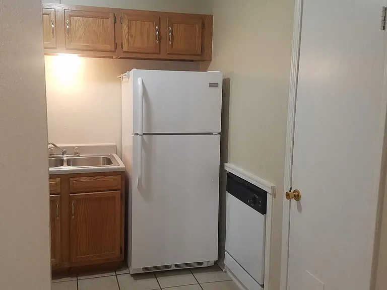 1403 Oak Dr #A — Photo 3
