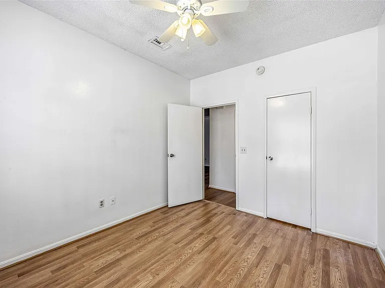 9410 Stonehouse Ln — Photo 13