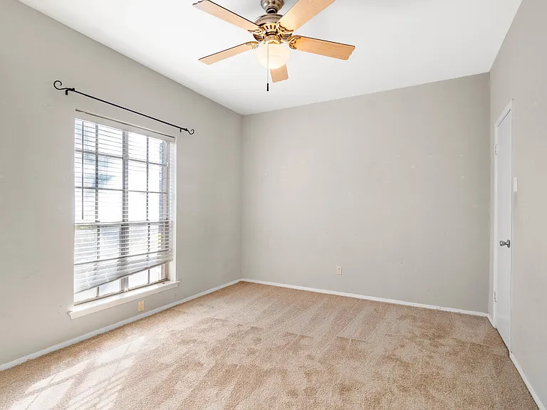 6011 E University Blvd #247 — Photo 12