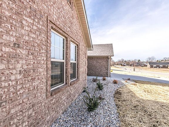 4th image of 1527 Phyllis Dr