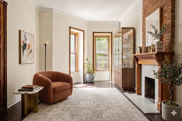 Living room, photo 1