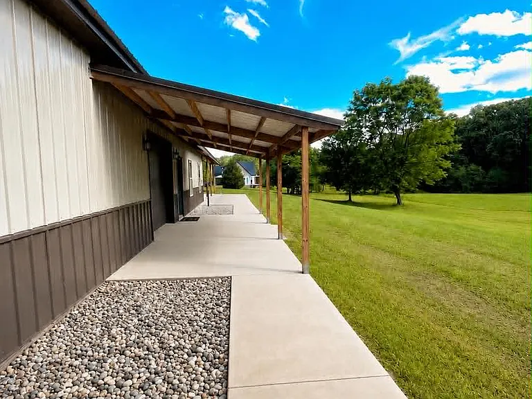 6121 Red Bud Ln — Photo 20