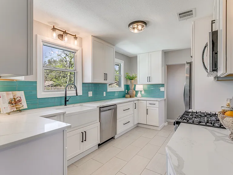 611 Greenwich Blvd — Photo 8