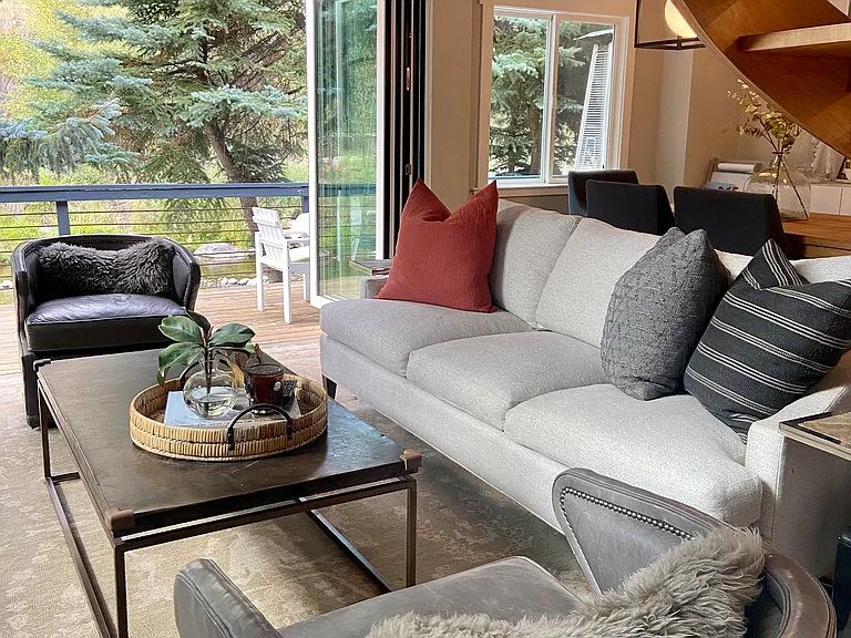3121 W Bellflower Dr — Photo 2