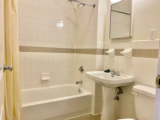 Rented by Capri Jet Realty Corp | media 12