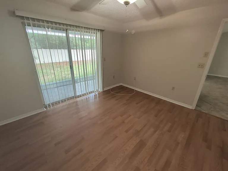 138 W Navarro Pl — Photo 15