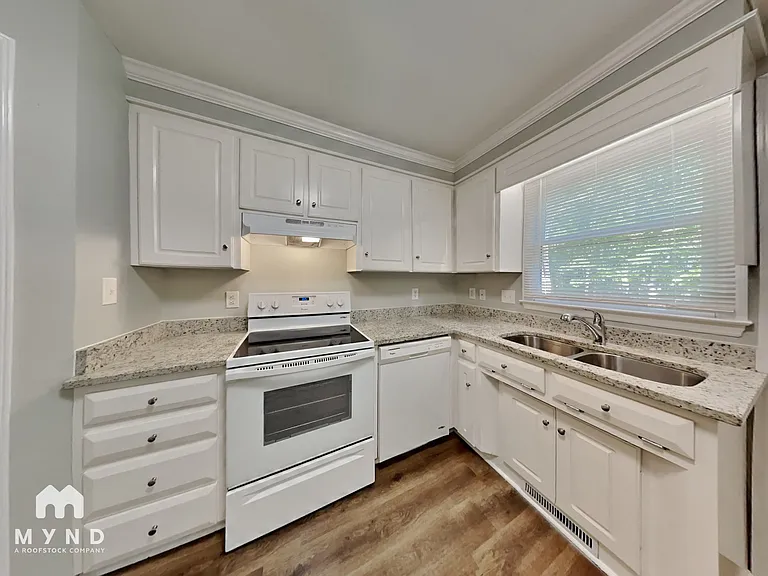 523 Rockvale Ct — Photo 4