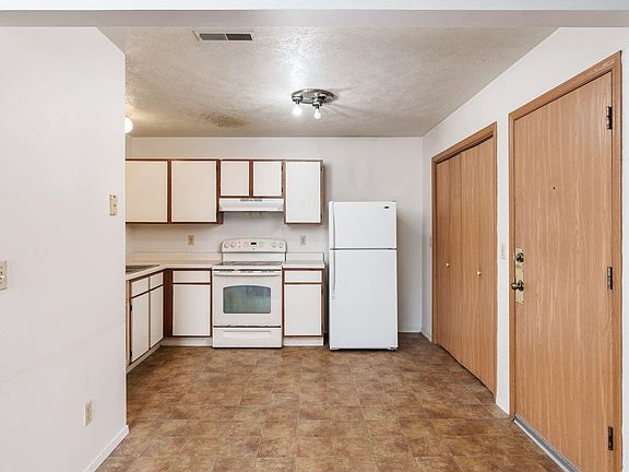 3rd image of 1061 Minns Dr