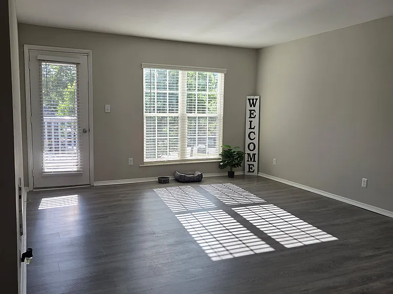 Huntington Apartments — Photo 7