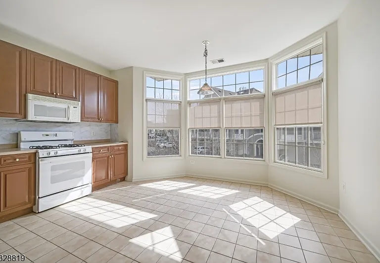 103 Crown Ct — Photo 4