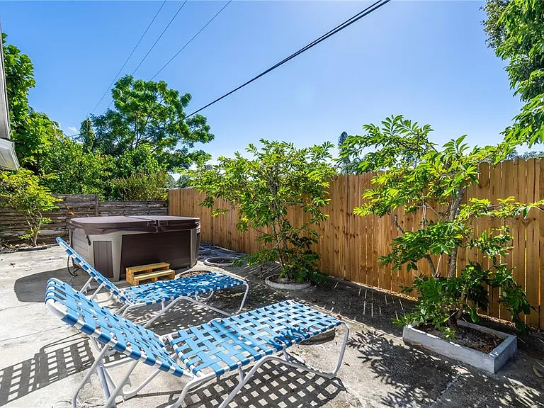2648 Nassau St — Photo 25