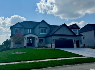 6532 Blackbird Ln, Bettendorf, IA 52722