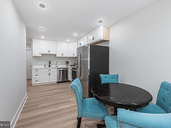 5th image of 1005 N Mount St