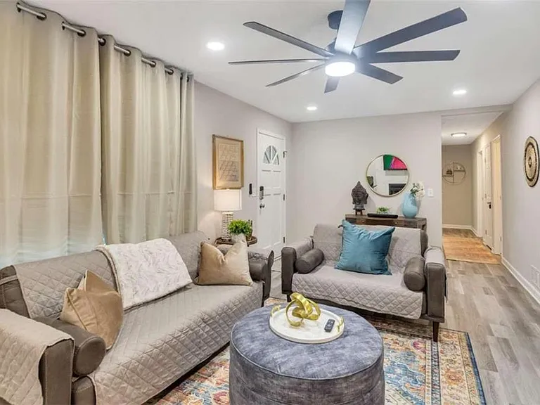 6340 McCollum Ln — Photo 4