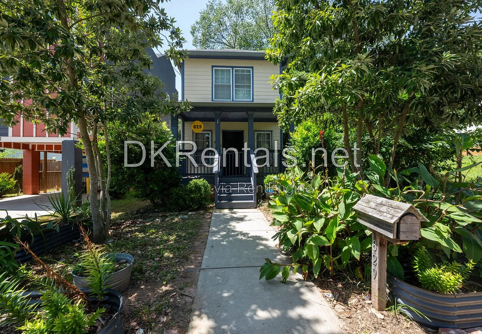 3 bed, 2.5 bath, 1400 sqft, $2,200 — Photo 1
