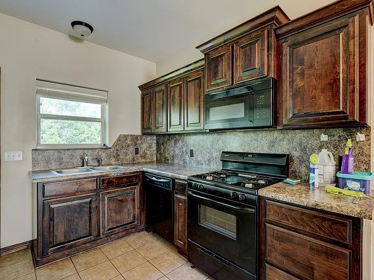 2220 W Utah Ave — Photo 15