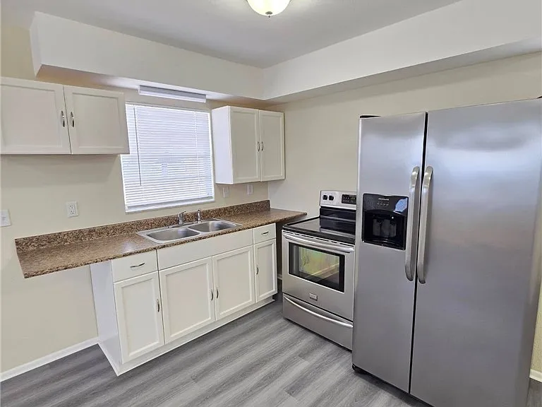821 Grand Ave — Photo 5