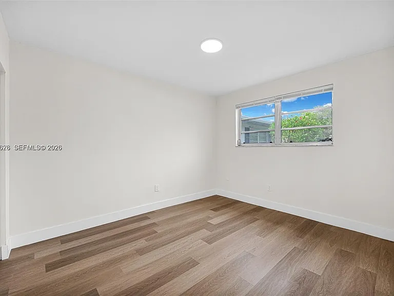 11810 NE 14th Ave #11810 — Photo 14