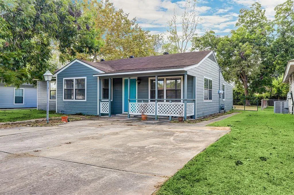 3 bed, 2.0 bath, 1655 sqft, $1,795 — Photo 1