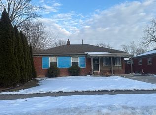 29351 Red Cedar Dr, Flat Rock, MI