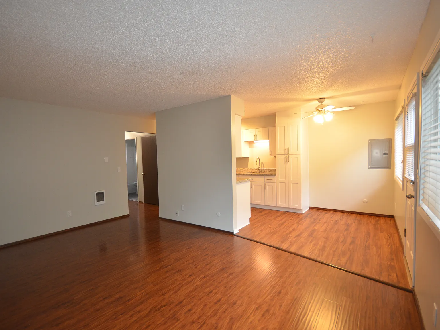 5509 SE 22nd Ave — Photo 2