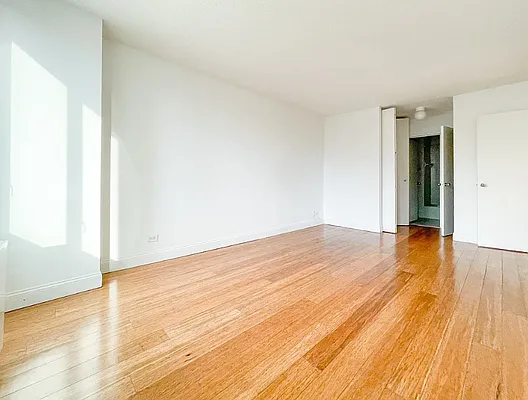 Rented by City Zen Realty | media 2