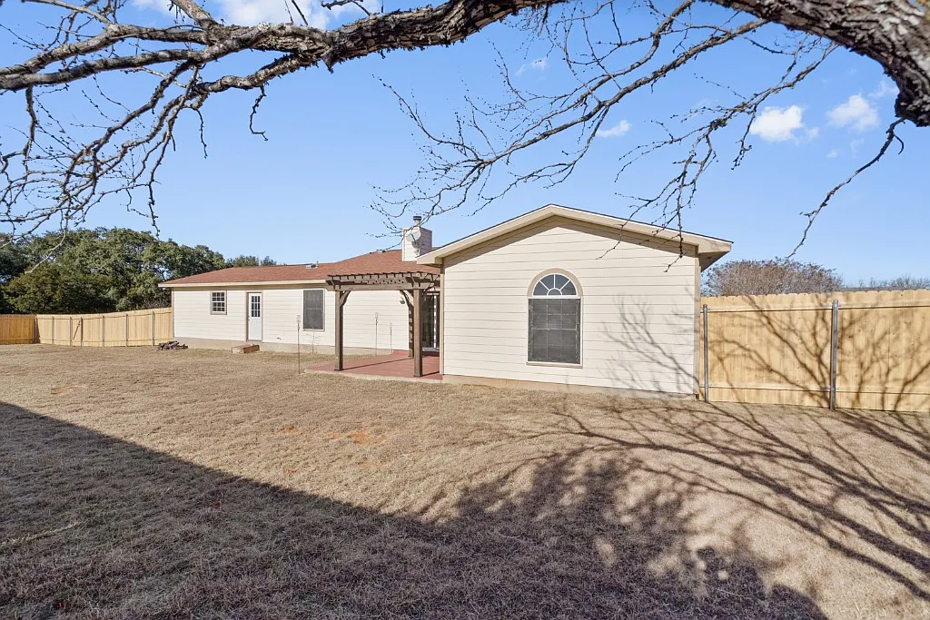 3 bed, 2205 sqft, $2,250 — Photo 4