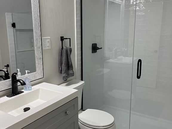 4th image of 1026 W Montana St #3