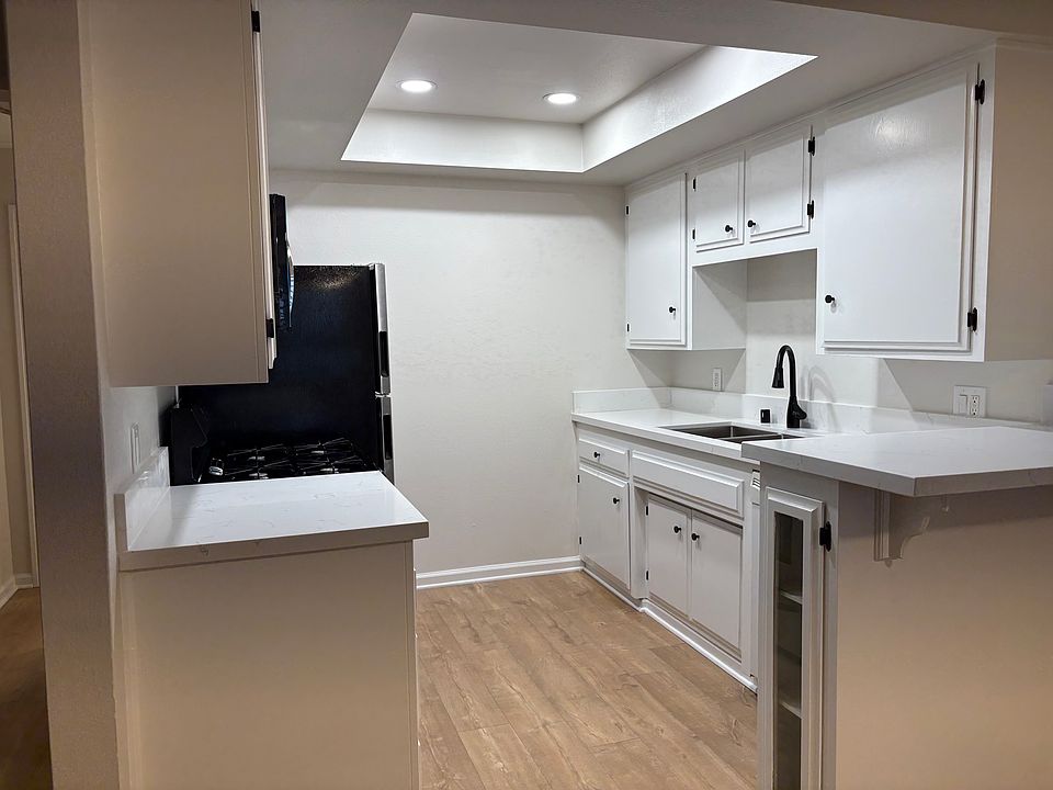 1st image of 310 8th St #1