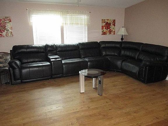 4th image of 27 Pineview Lake Cir