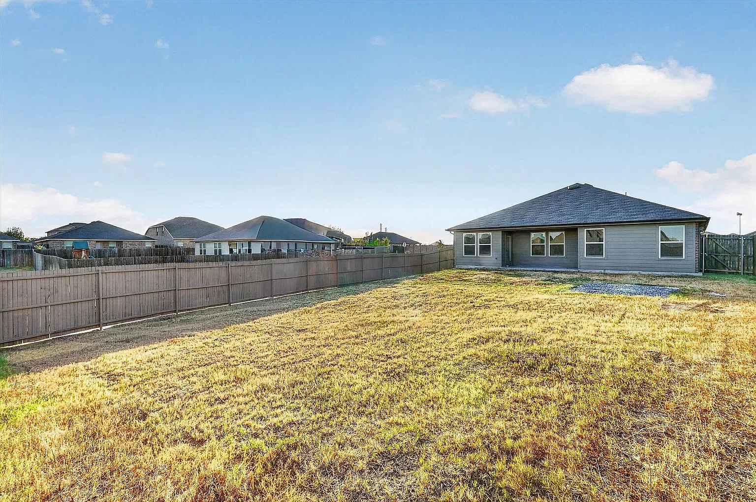 3 bed, $2,100 — Photo 4