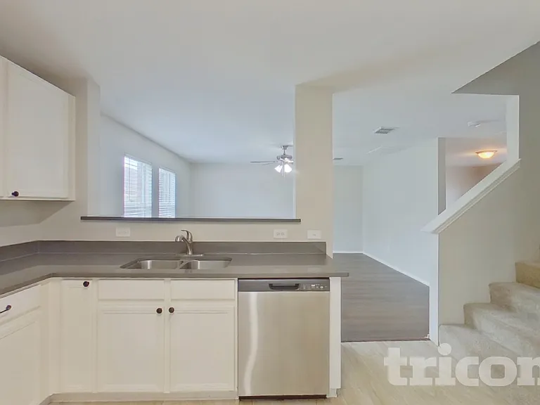 1221 Dianthus Dr — Photo 7