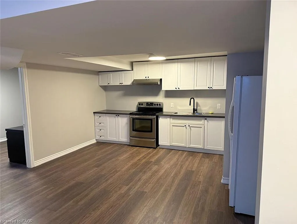 2 bed, 1.0 bath, 2597 sqft, $1,700 — Photo 4