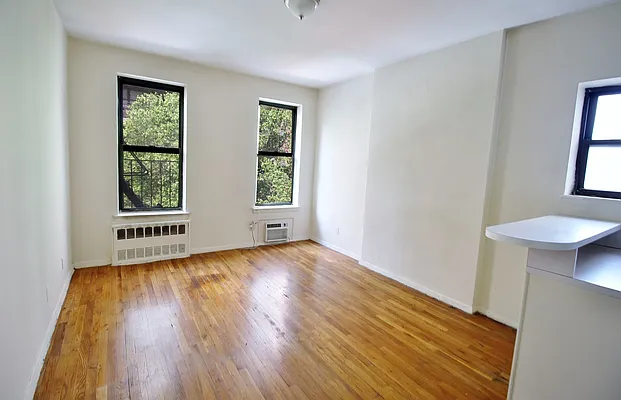 Rented by Julianna Realty Corp | media 3