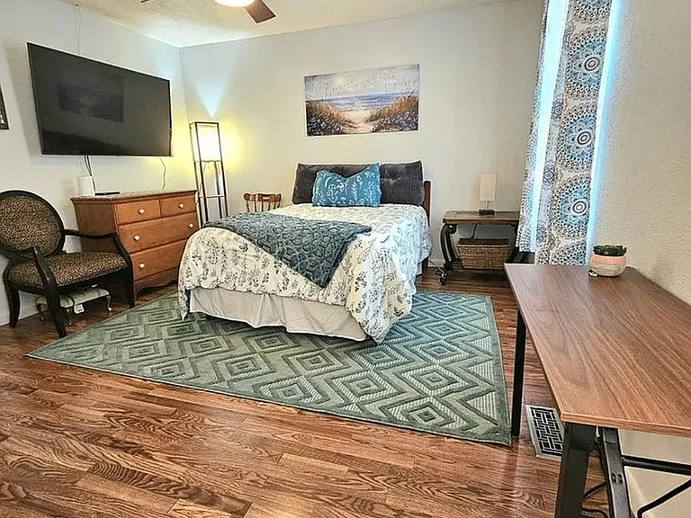 15110 Catalpa Ct — Photo 17