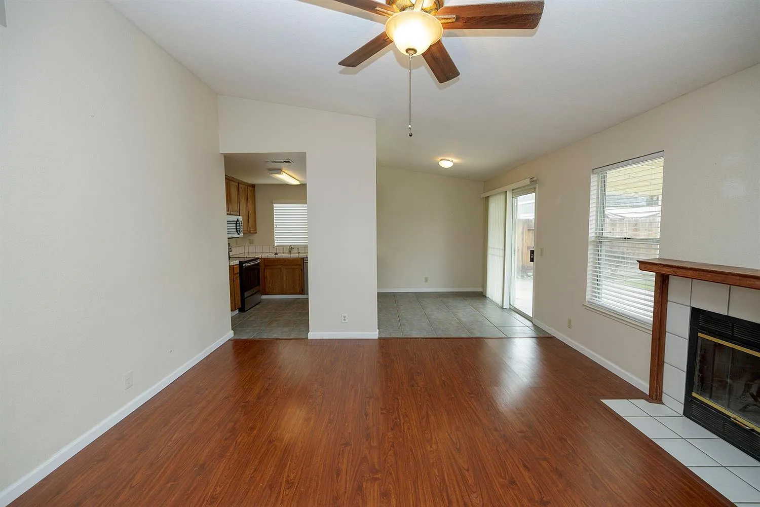 3 bed, 1159 sqft, $2,450 — Photo 4