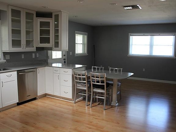 4th image of 981 Wedgewood Dr SE