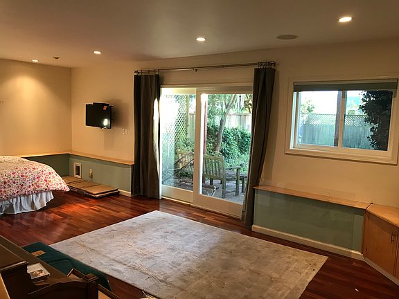 Giant downstairs master bed