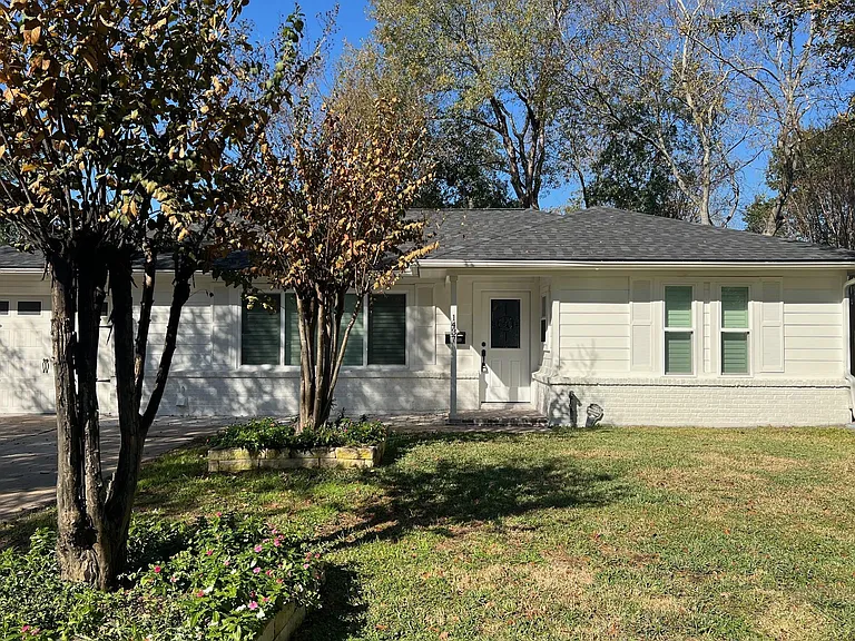 1437 Confederate Rd — Photo 1