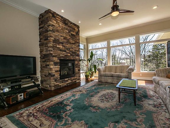 2nd image of 17312 Castlemaine Ln