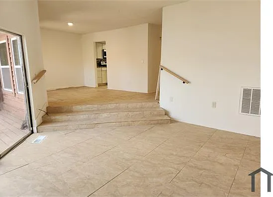 3 bed, 1895 sqft, $2,000 — Photo 4