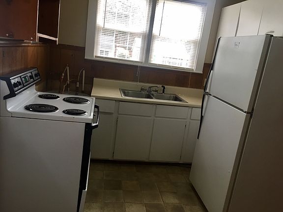 4th image of 511 Pleasant St