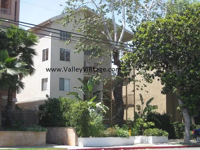 11508 Moorpark St #B — Photo 8