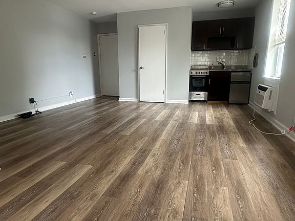 2nd image of 318 Claremont Ave #B5