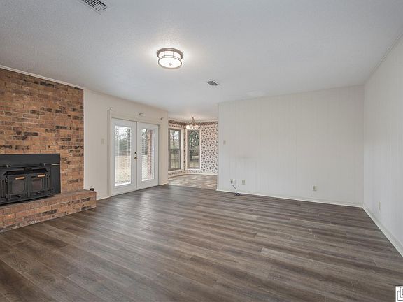 2nd image of 29 W Elmwood Dr